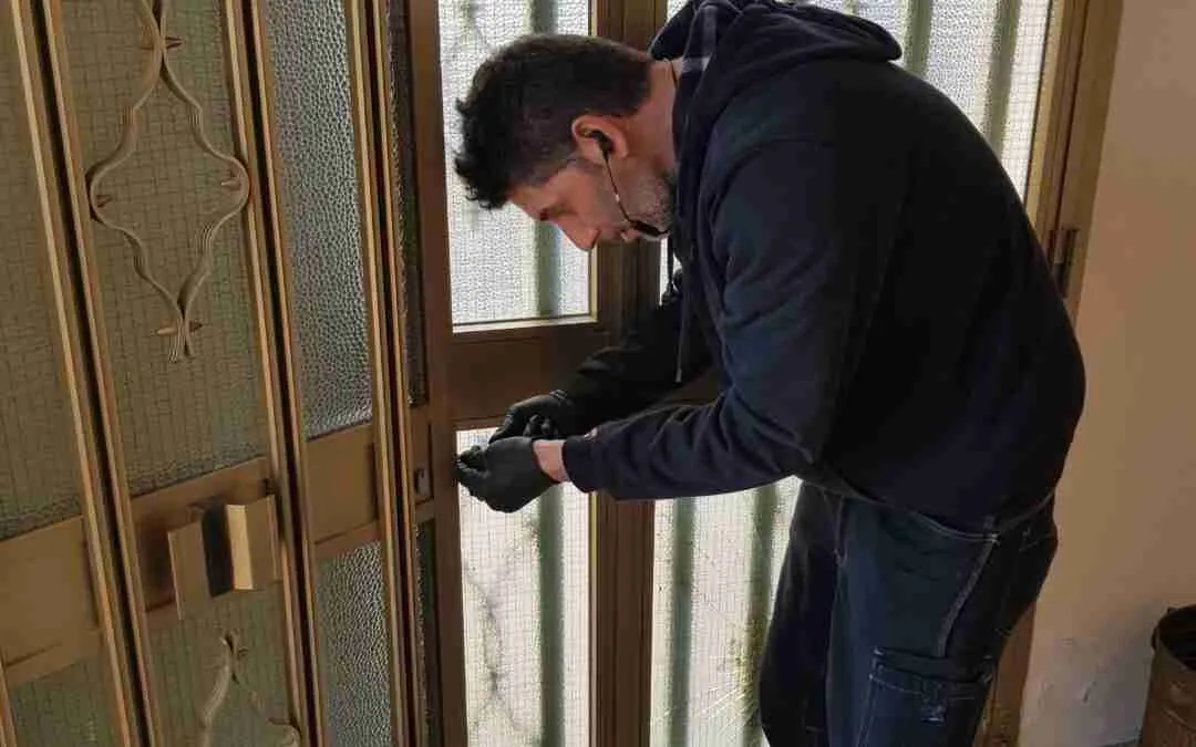 Fabbro Roma Marco Ferrante al lavoro